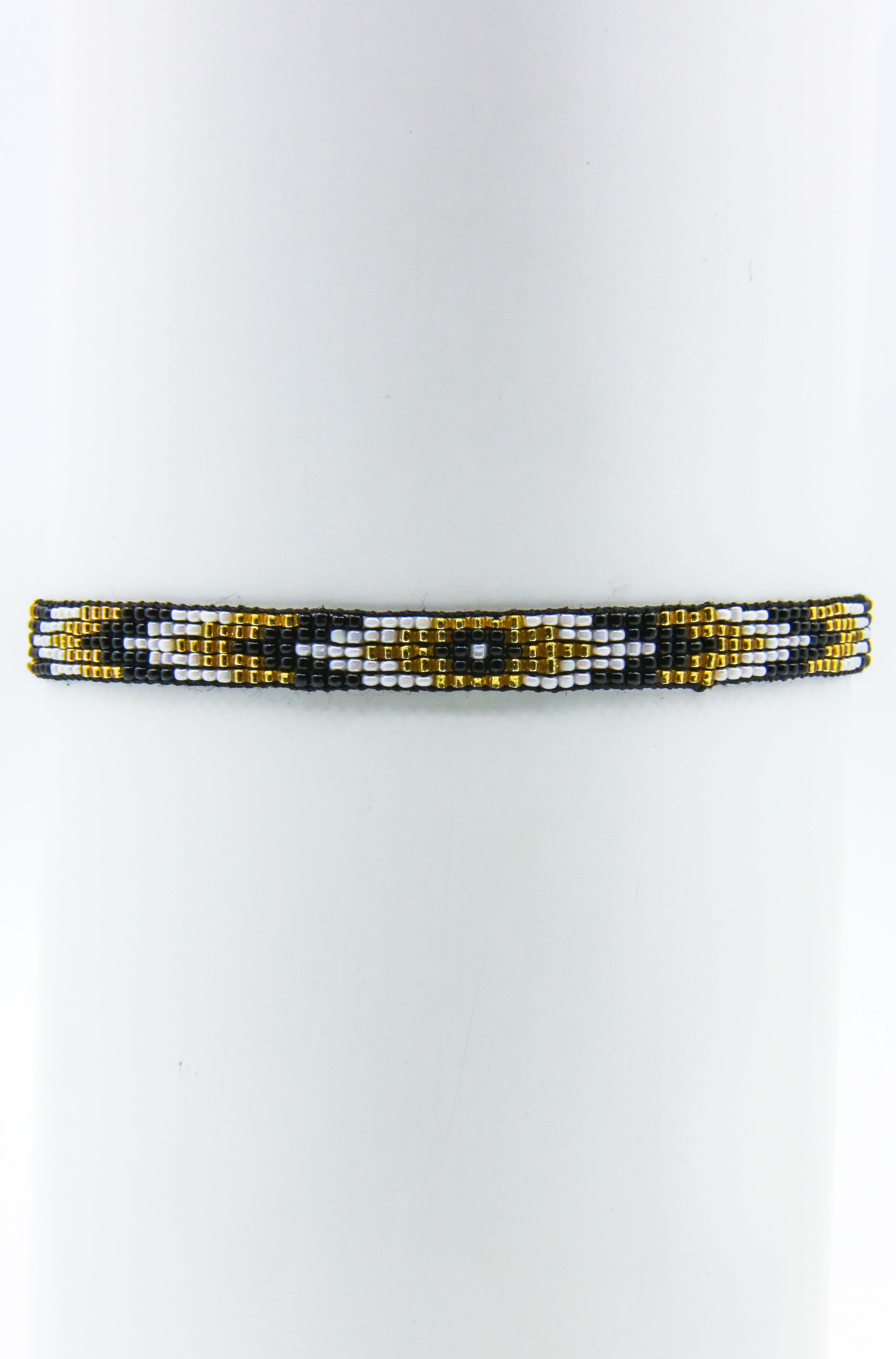 KioniLoomBracelets-22_b624da64-29ec-4318-90b4-92d99c057ed1.jpg