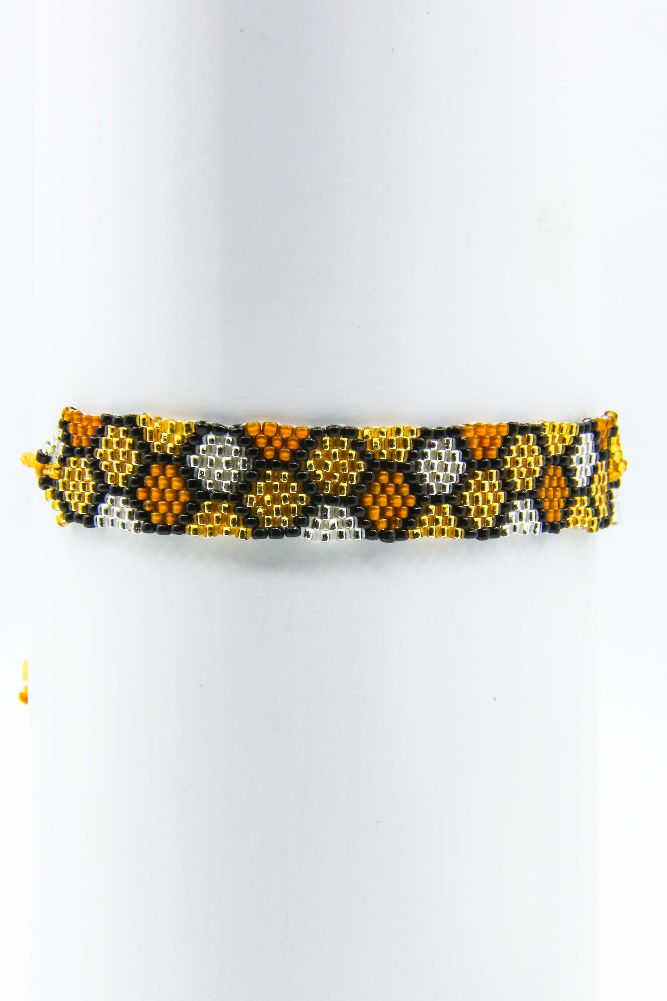 KioniLoomBracelets-74_a4d09108-c8ad-48d1-99b9-ddf624520ca4.jpg